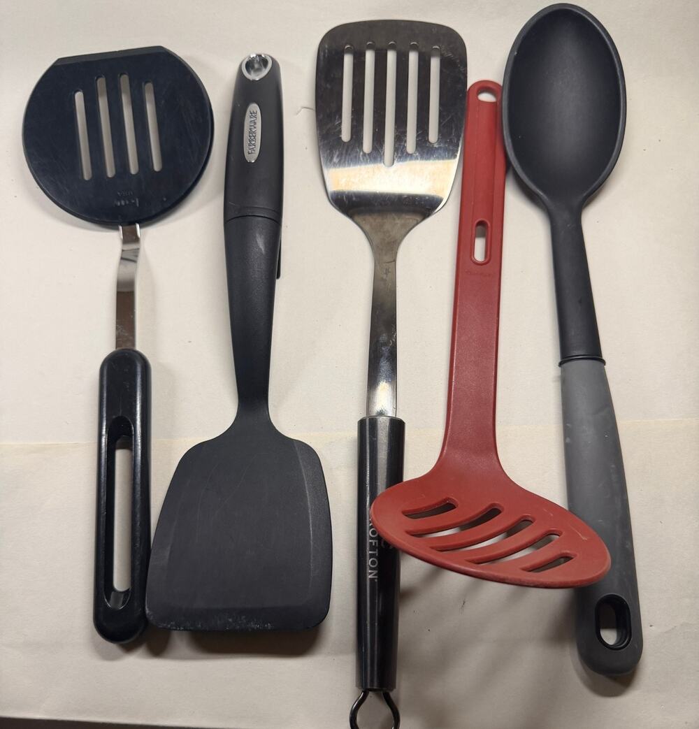 Lot of 5 Kitchen Utensils Set Spatulas Slotted Spoon Farberware Crofton Donny